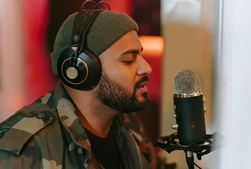 singing eyes closed Soul of Music